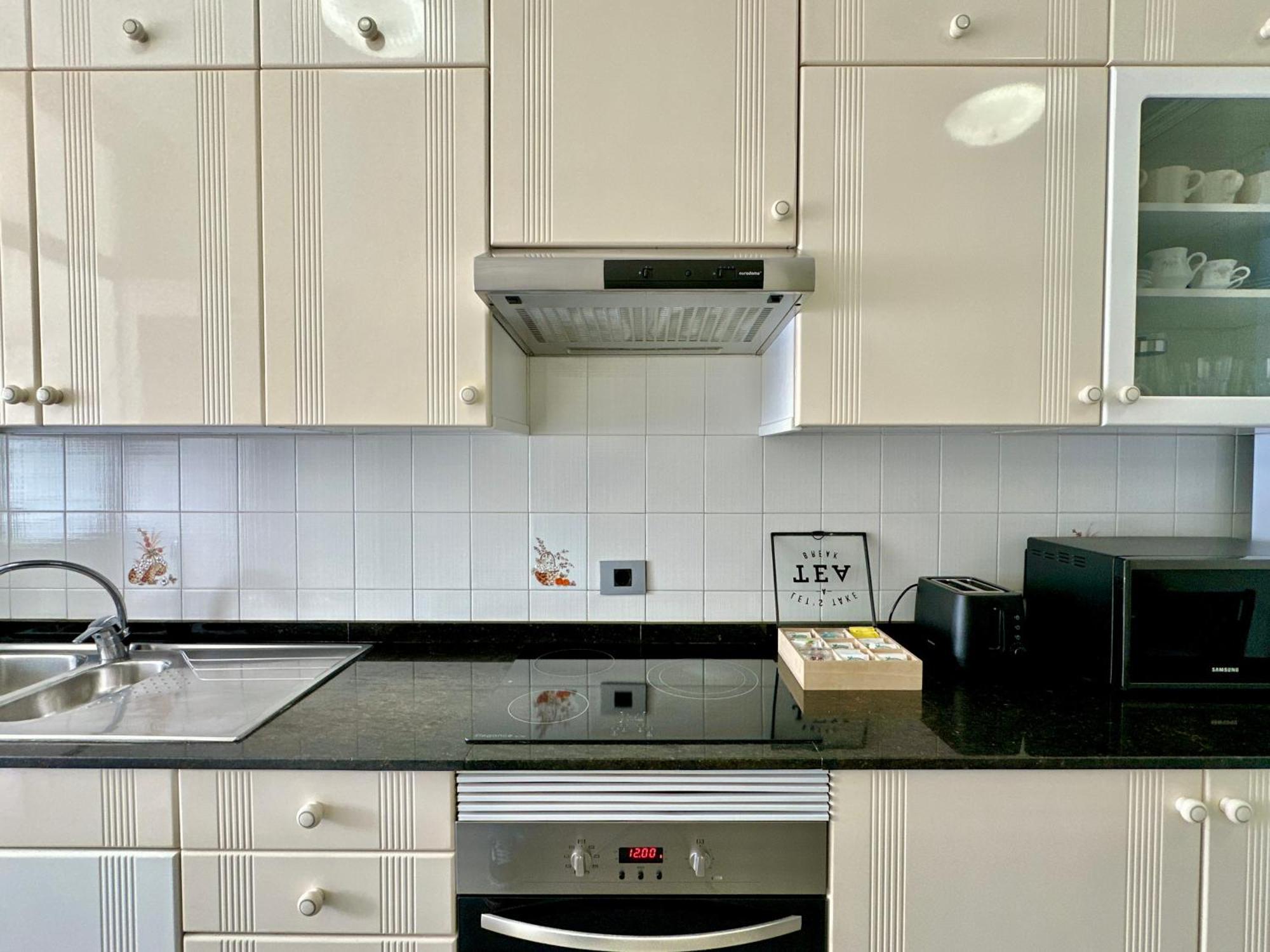 Hostiguest Coliving Leon Y Castillo Las Palmas de Gran Canaria Exterior photo