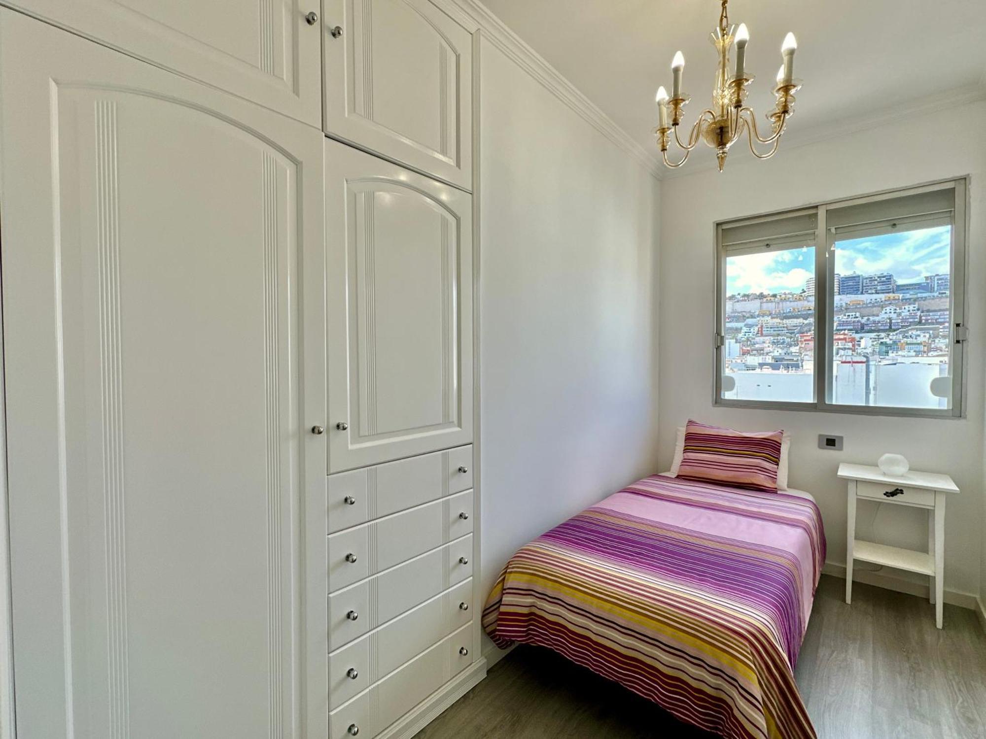 Hostiguest Coliving Leon Y Castillo Las Palmas de Gran Canaria Exterior photo